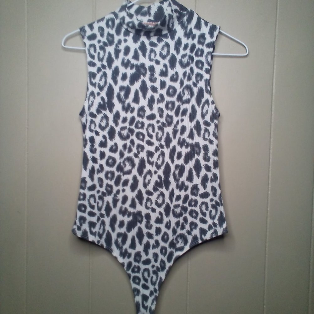 Willow Root Bodysuit Shirt S Sleeveless Ribbed Animal Print Cream Gray